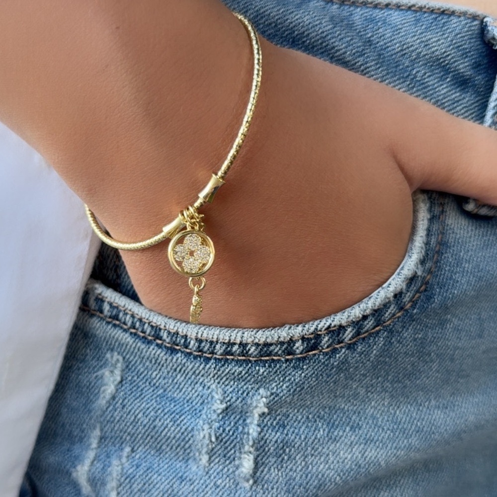 Clover Charm Cuff | 14k Gold Plated Luxury Jewelry - Picture 2 of 9